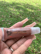 Load image into Gallery viewer, QUEENIE&#39;S COSMETICS - LIPGLOSS (BROWN SUGA -10ML)
